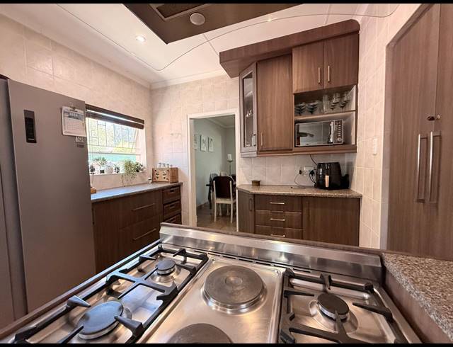 4 BEDROOM HOUSE FOR SALE IN SCHUINSHOOGTE